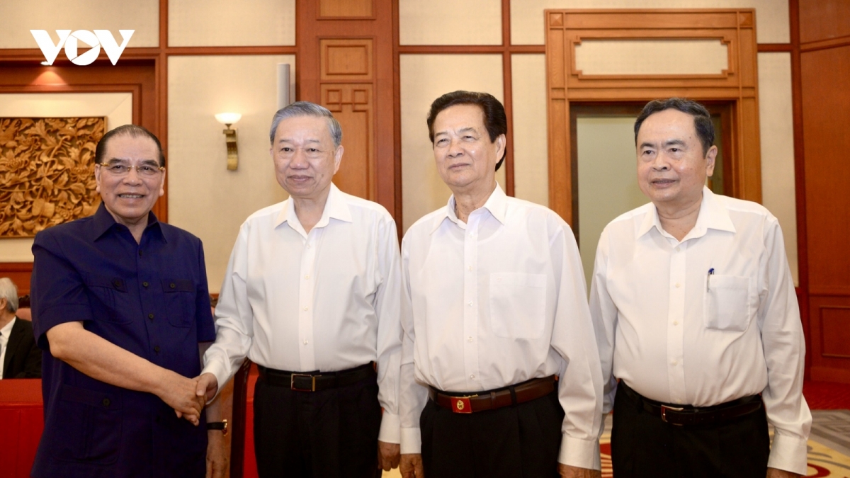 Party chief To Lam chairs meeting with incumbent and former Party, State leaders